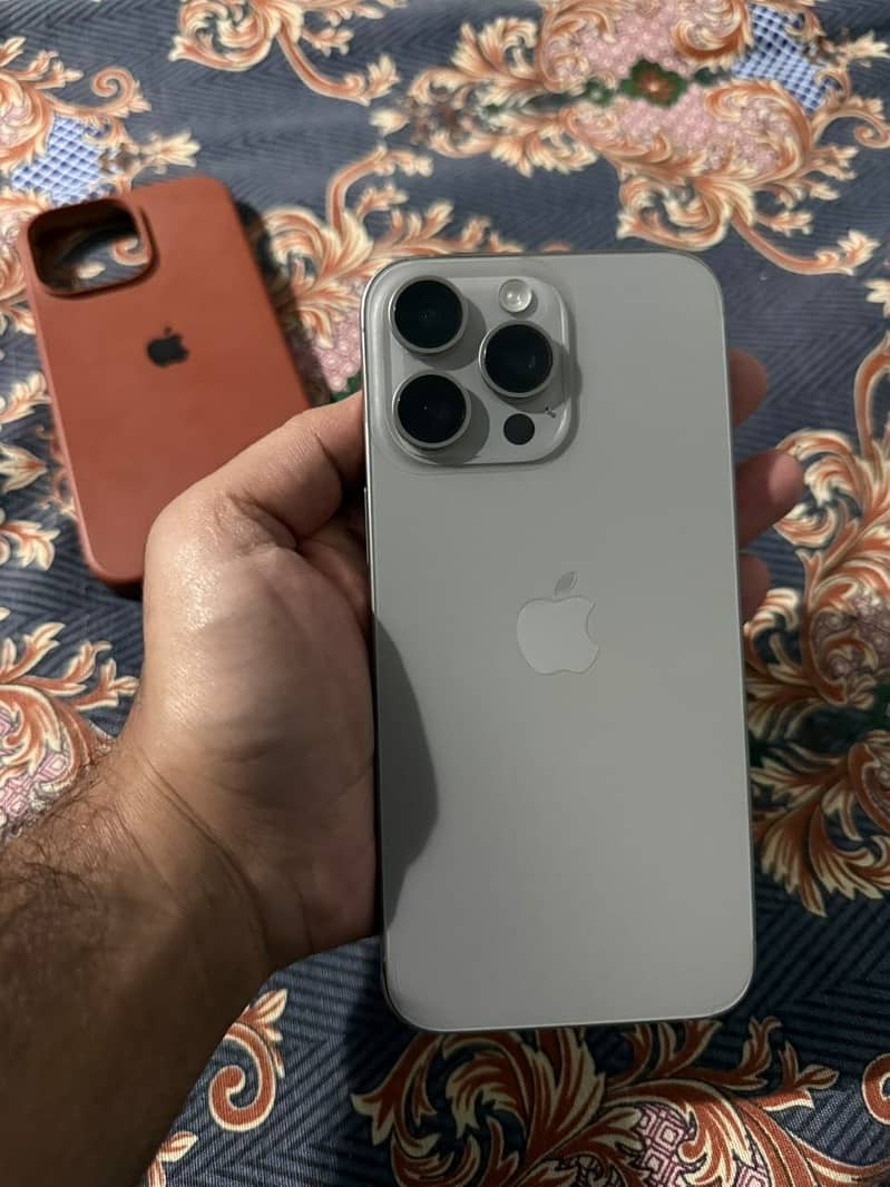 Apple iPhone 15 Pro Max 0