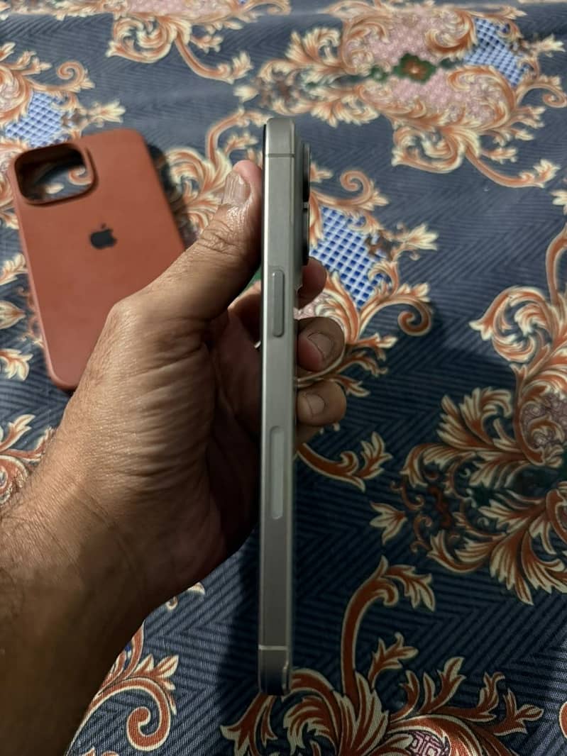 Apple iPhone 15 Pro Max 1