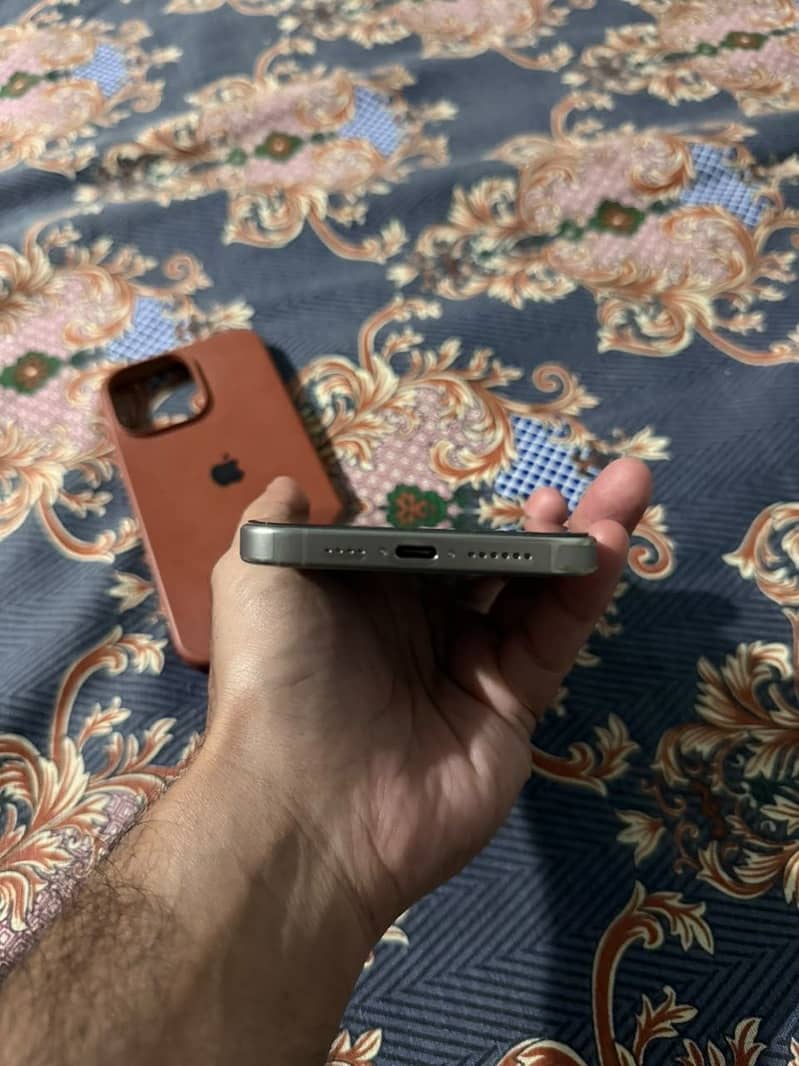 Apple iPhone 15 Pro Max 2