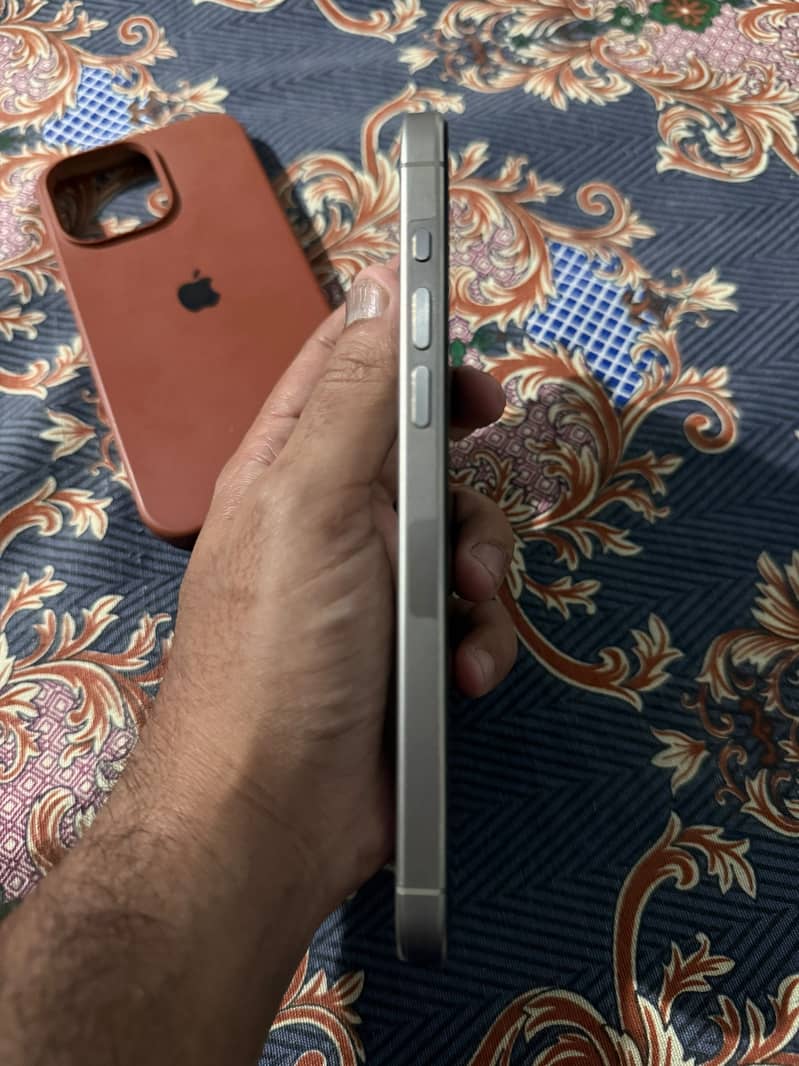 Apple iPhone 15 Pro Max 3