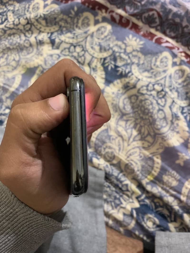 Apple iPhone XS 3
