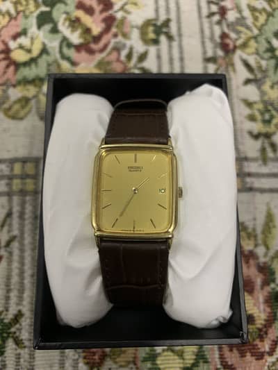 Vintage Seiko Quartz Tank Watch – Gold-Tone Classic Elegance