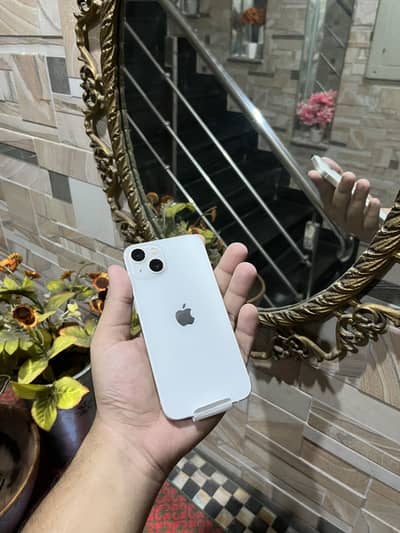 Apple iPhone 13