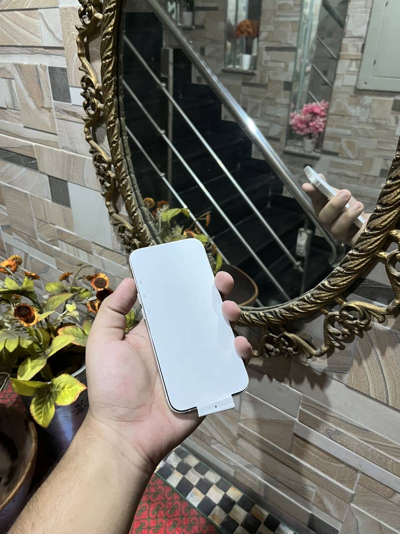 Apple iPhone 13 1
