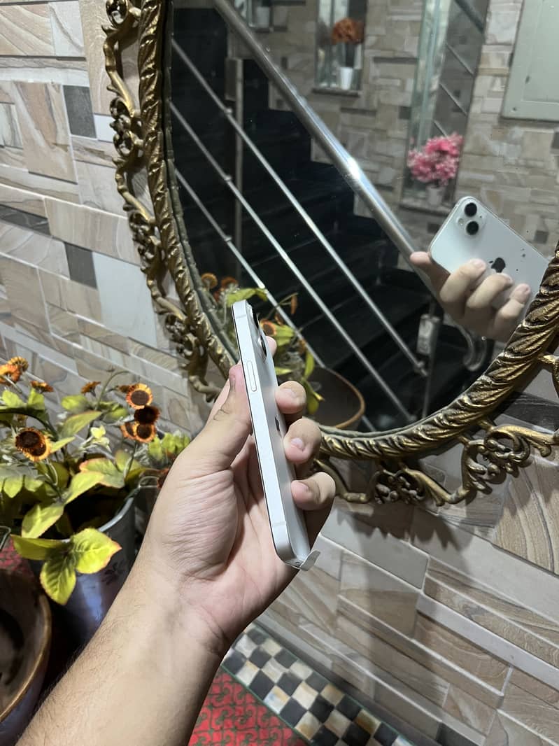Apple iPhone 13 2