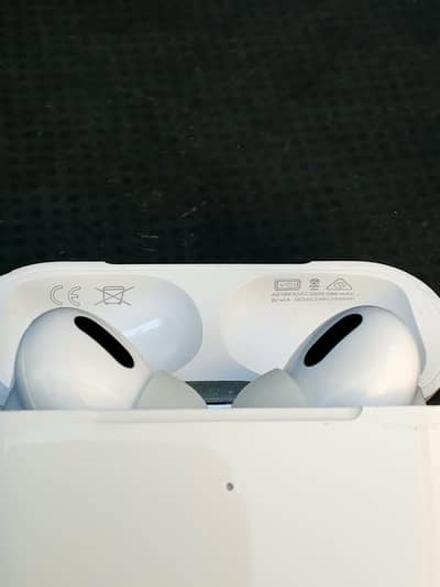 air pods pro original model A2084 10/10 condition