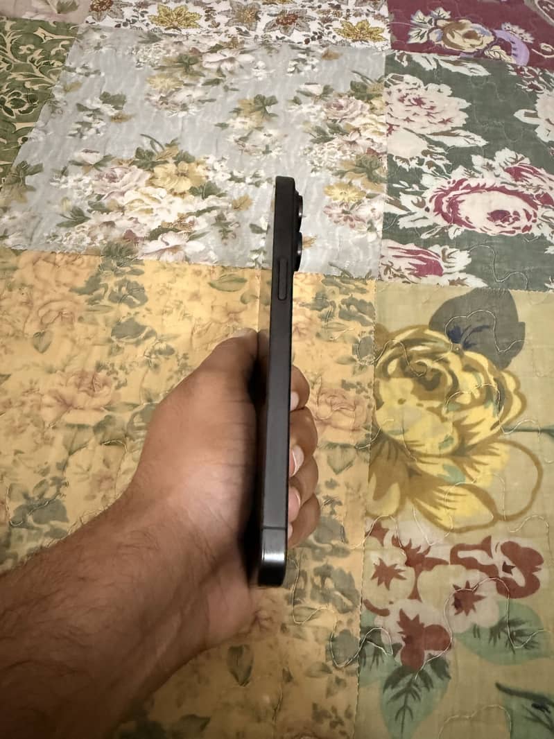 Apple iPhone 15 Pro Max 2