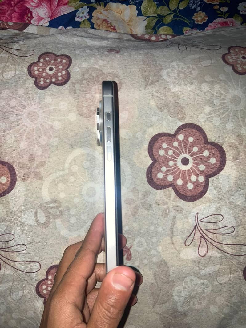 Apple iPhone 15 Pro Max 2