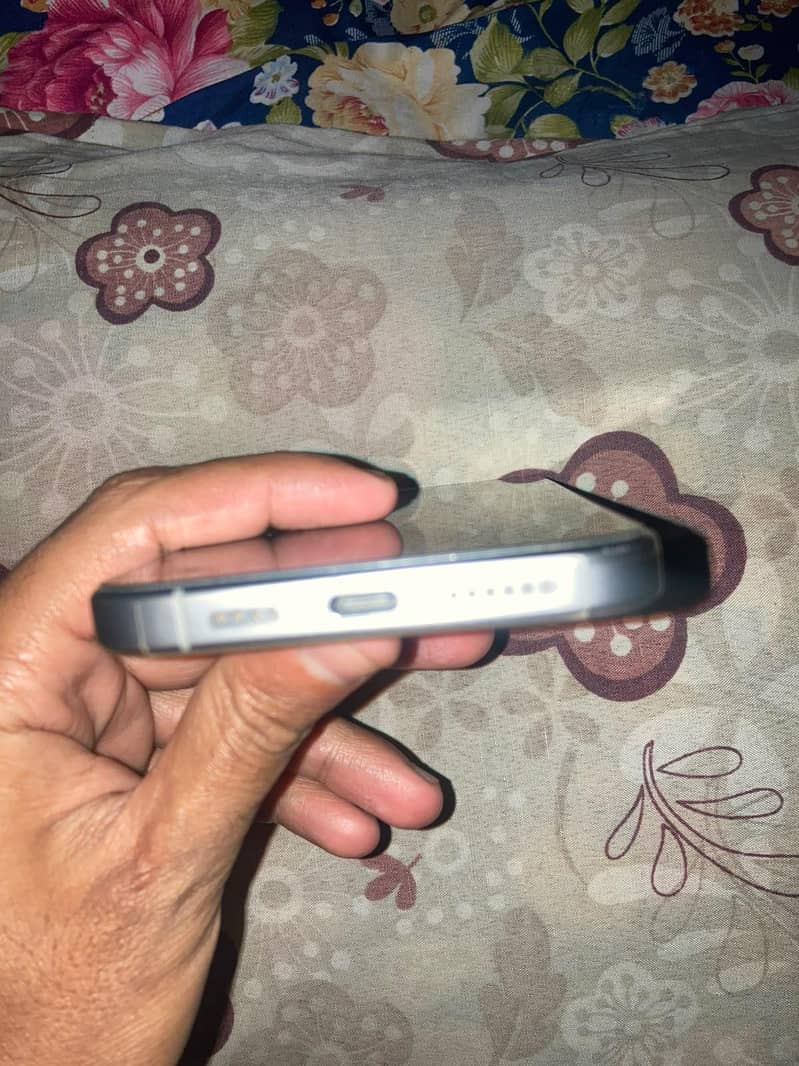 Apple iPhone 15 Pro Max 6