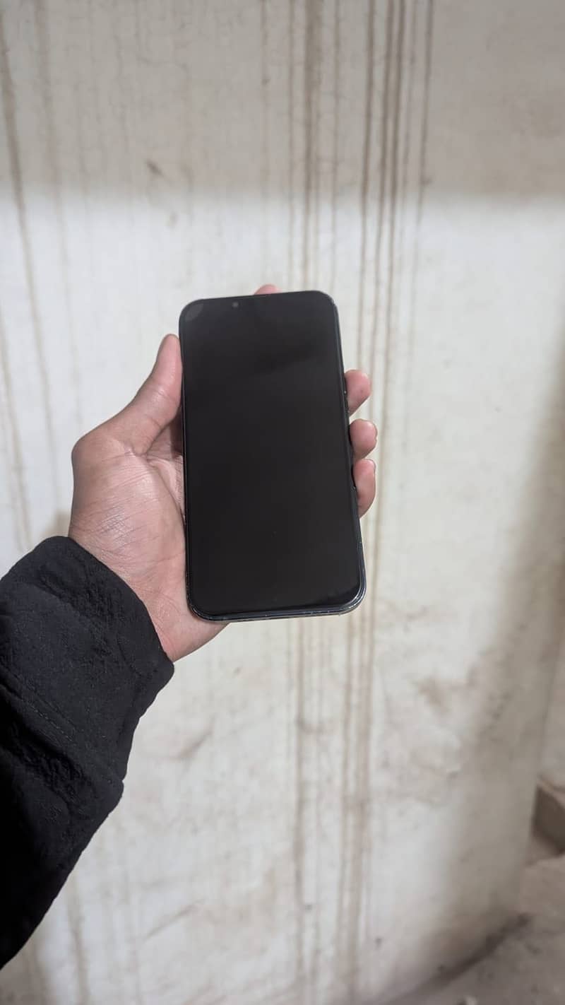 iPhone 13 (Read Description). 2
