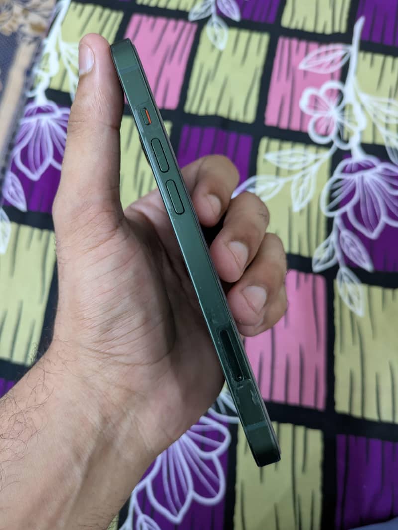 Apple iPhone 13 2