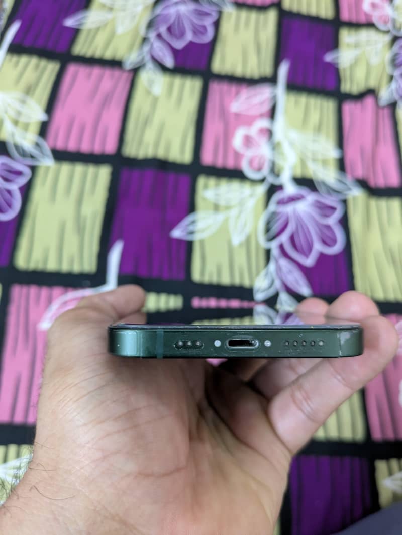 Apple iPhone 13 3