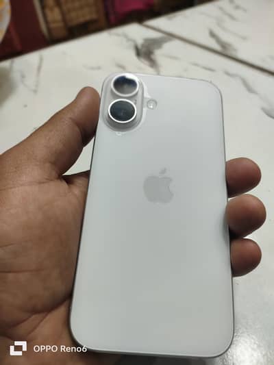Apple iPhone 16