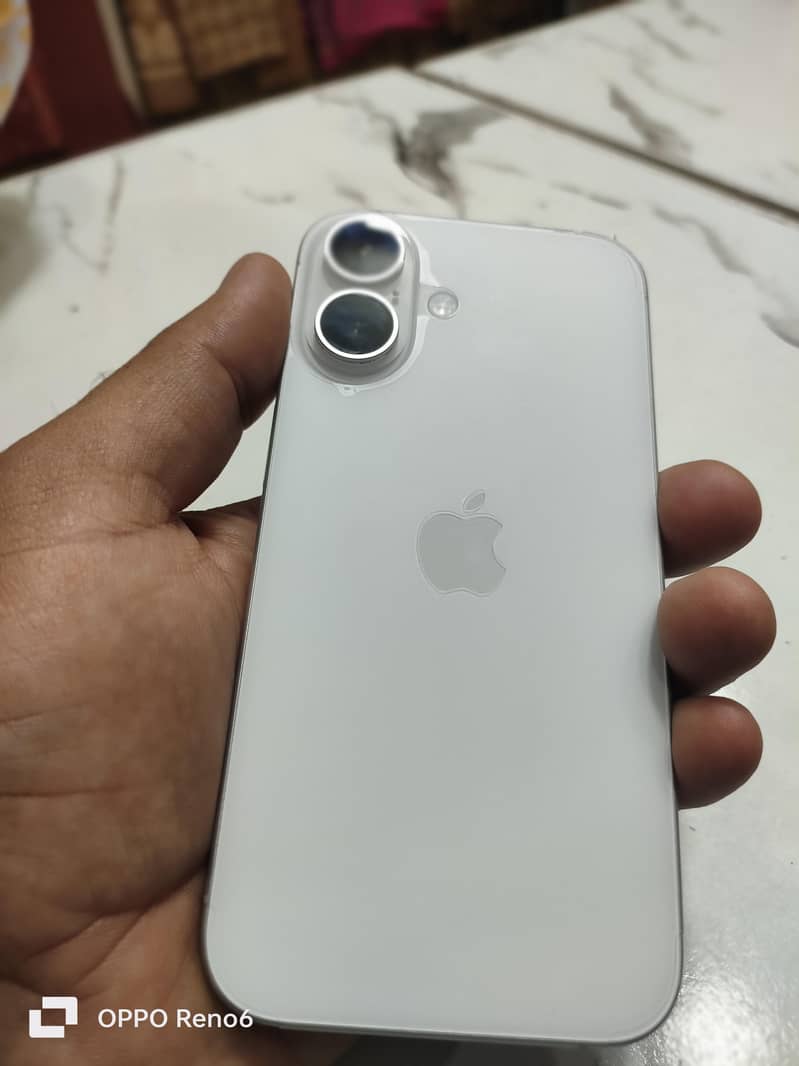 Apple iPhone 16 0