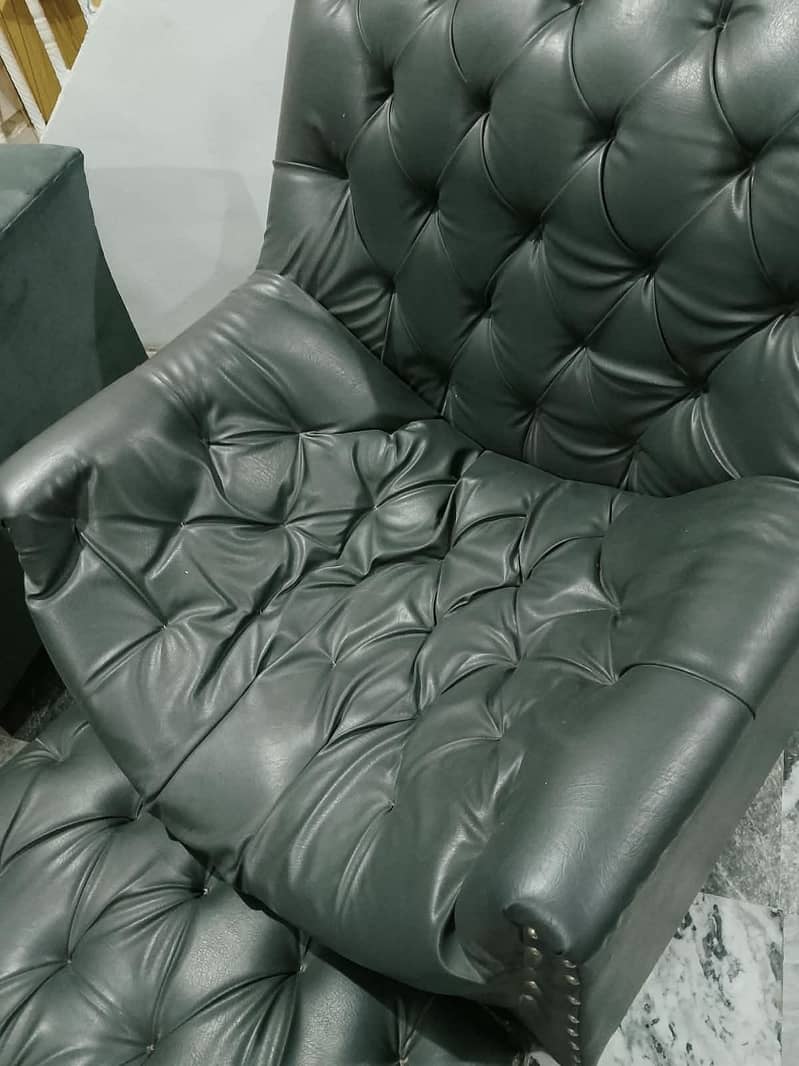 Button-tufted single sofa with ottoman 1