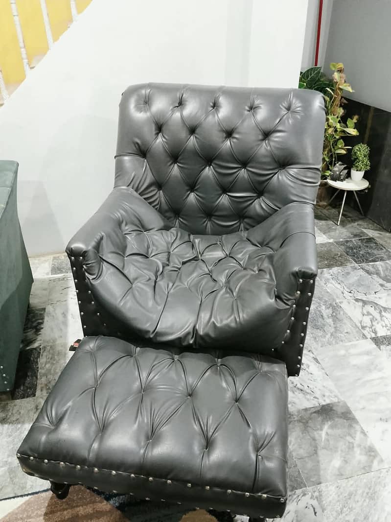 Button-tufted single sofa with ottoman 2