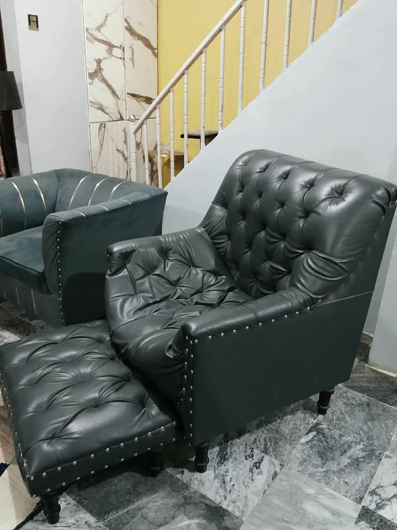 Button-tufted single sofa with ottoman 3
