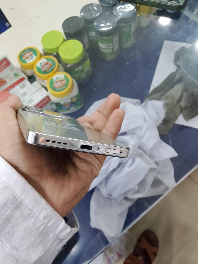Infinix Note 40 4