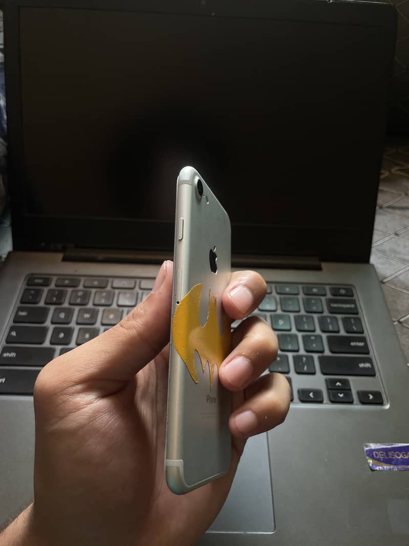 Apple iPhone 7 3