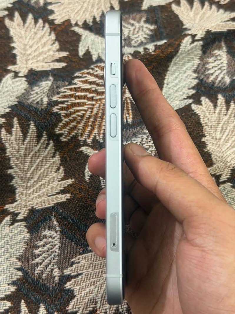 Apple iPhone 15 2