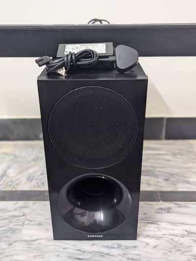 SAMSUNG SOUND BAR WITH SUBWOOFER COMPLETE SET BARELY USED UK IMPORT