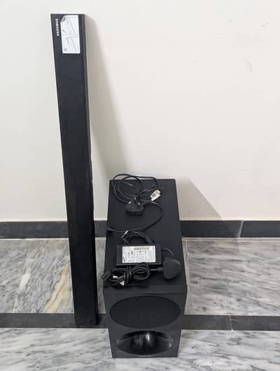 SAMSUNG SOUND BAR WITH SUBWOOFER COMPLETE SET BARELY USED UK IMPORT