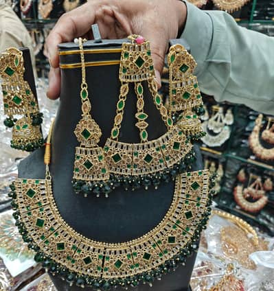 beautiful square shaped bridal/ causla wedding set totally new