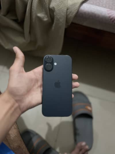 Apple iPhone 16
