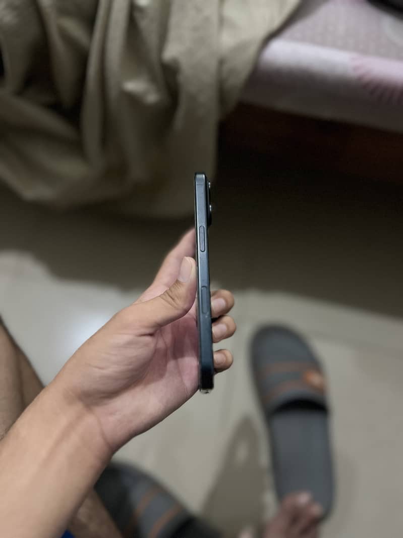Apple iPhone 16 2