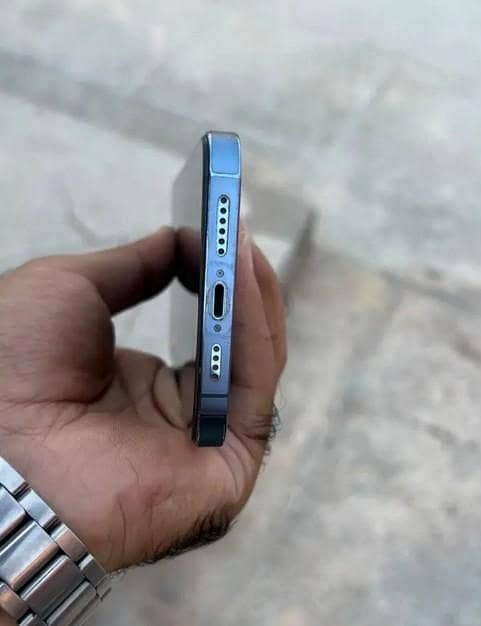 Apple iPhone 13 Pro Max 4