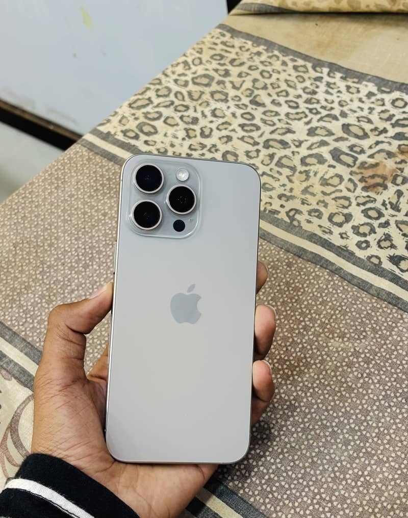 Apple iPhone 15 Pro Max 1