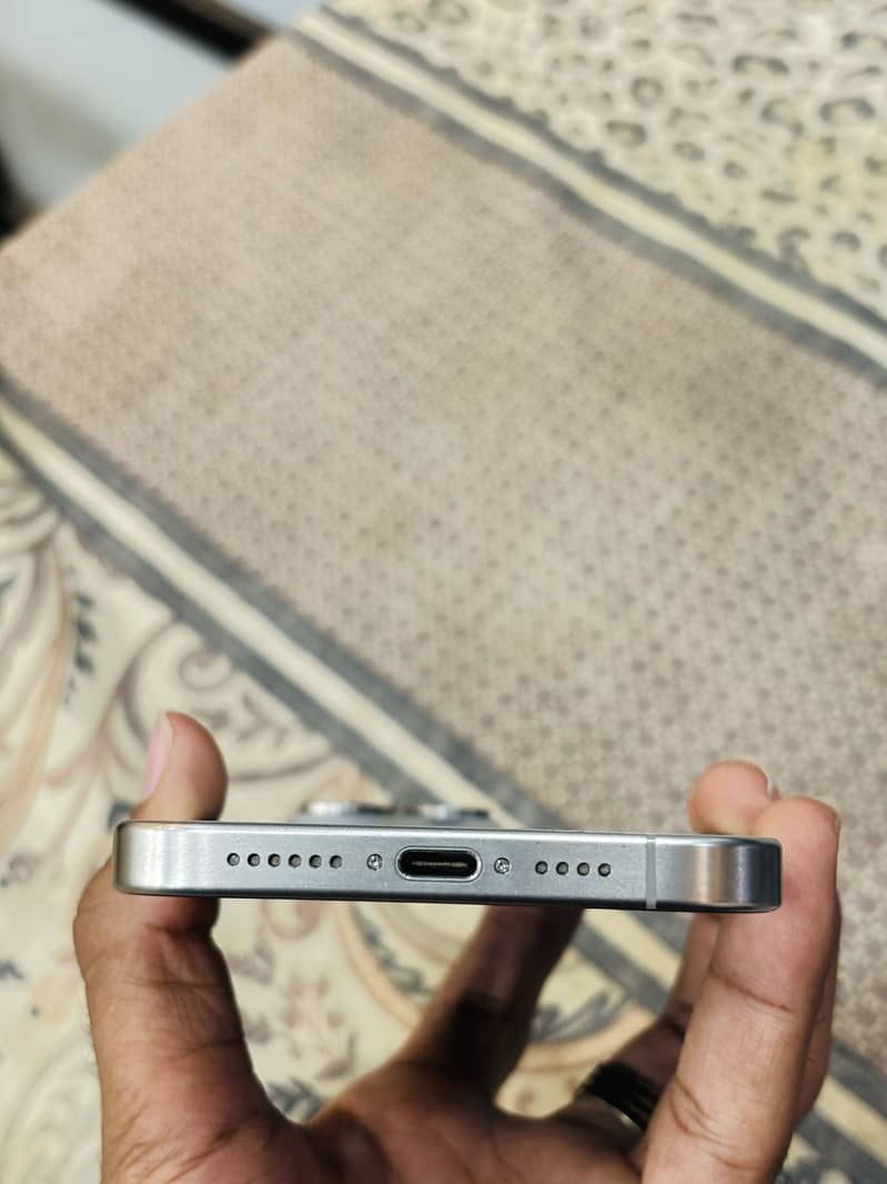 Apple iPhone 15 Pro Max 2