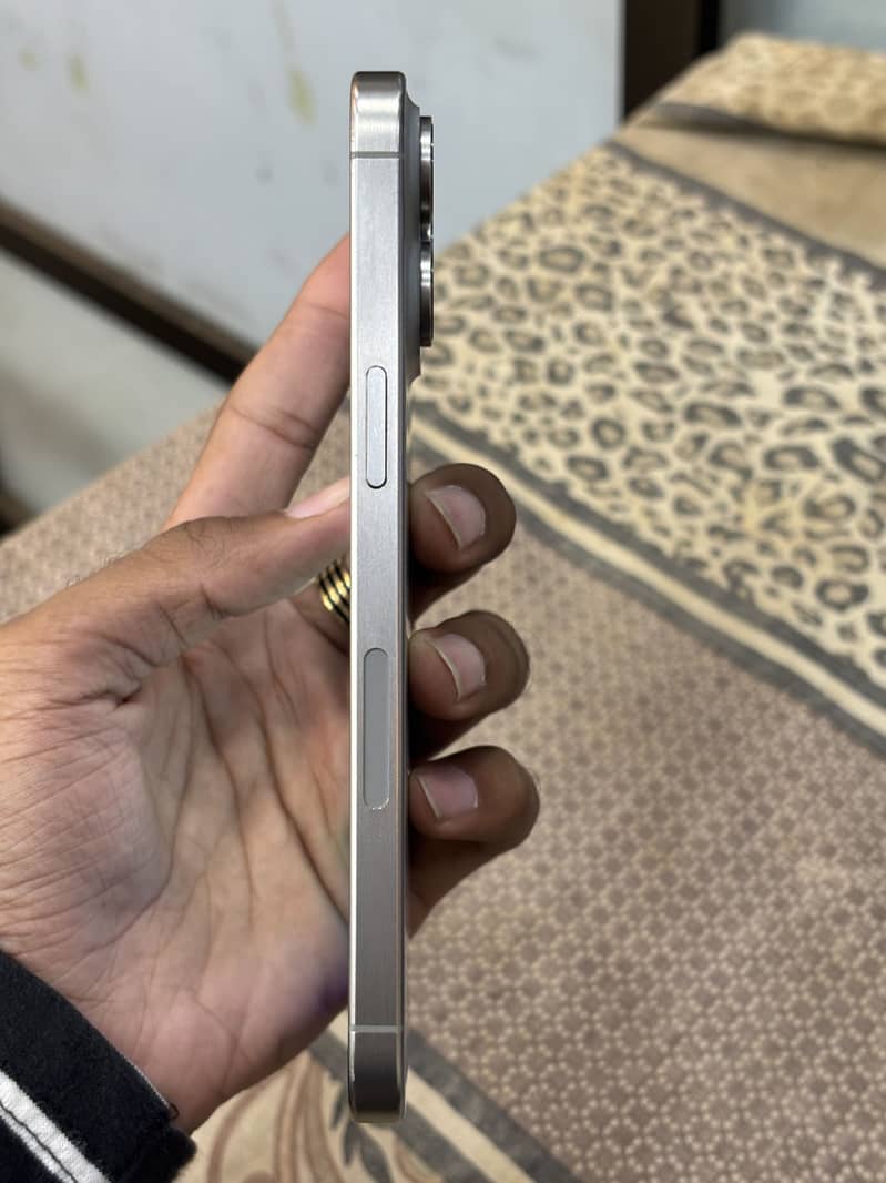 Apple iPhone 15 Pro Max 5