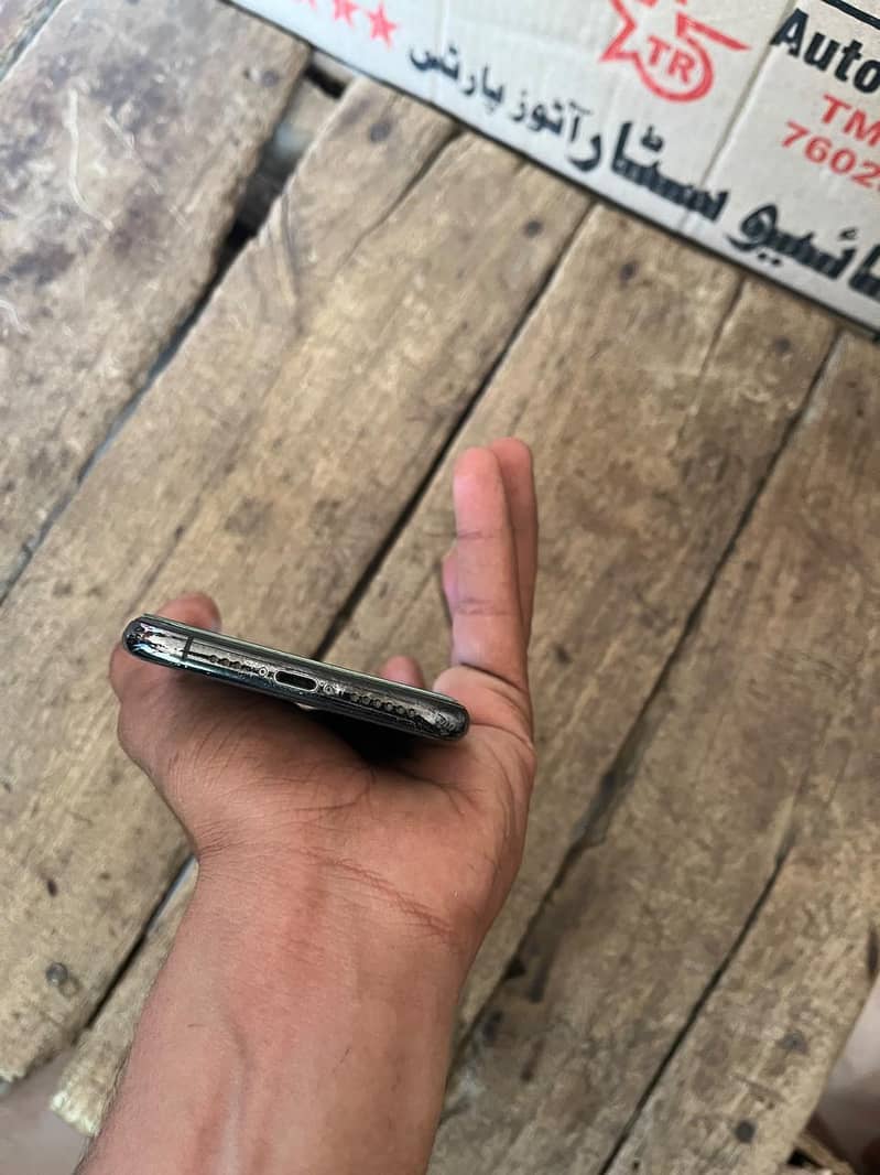 Apple iPhone X 3