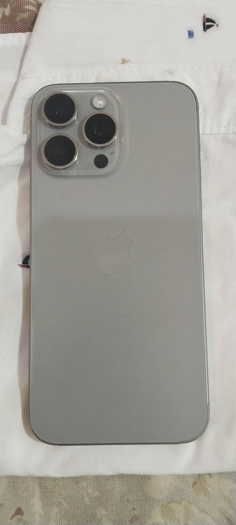Apple iPhone 15 Pro Max 0