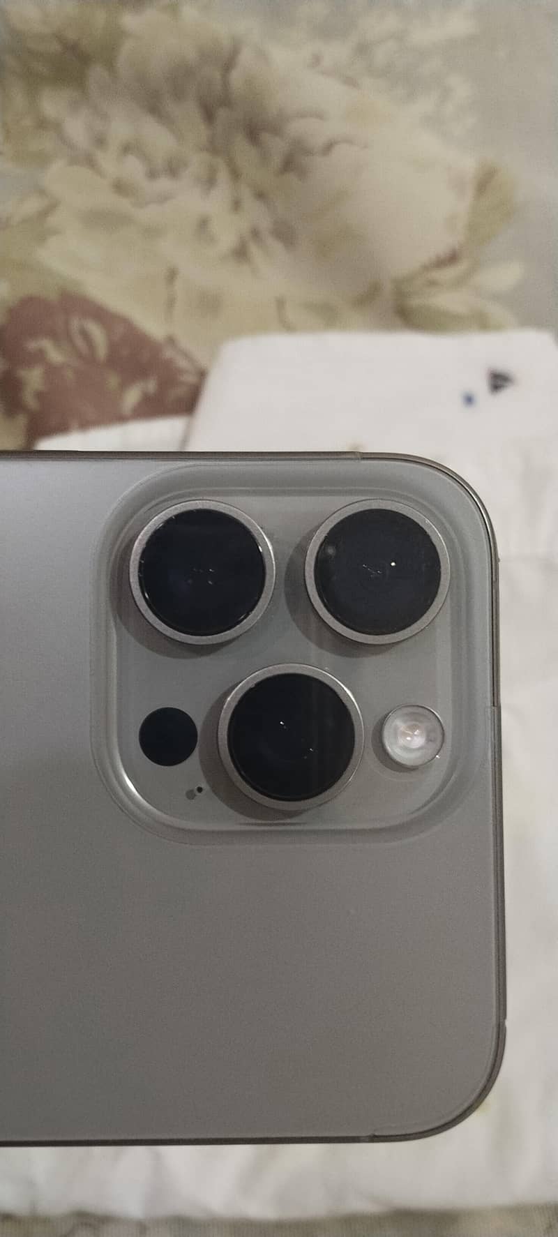 Apple iPhone 15 Pro Max 2