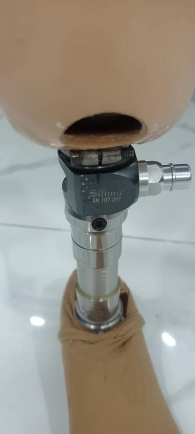 LOWER LIMB PROSTHETIC LEG