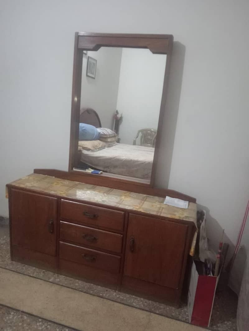 Bed side table dressing Table with Matress 3
