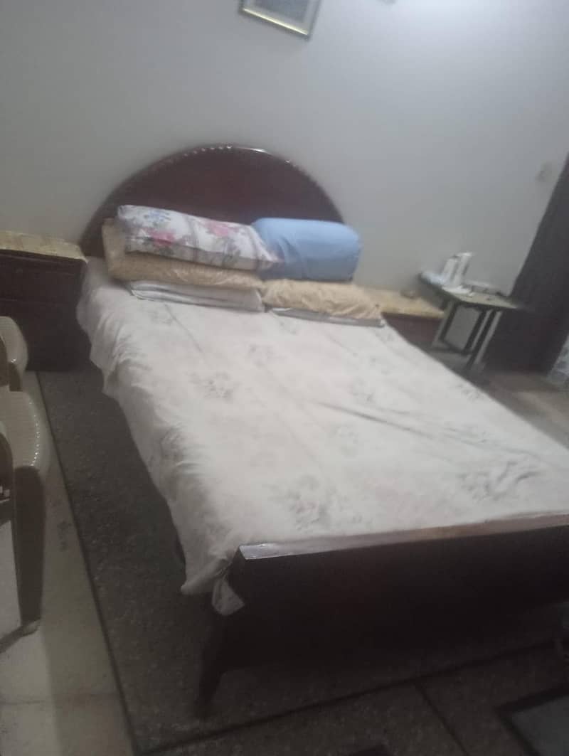 Bed side table dressing Table with Matress 4