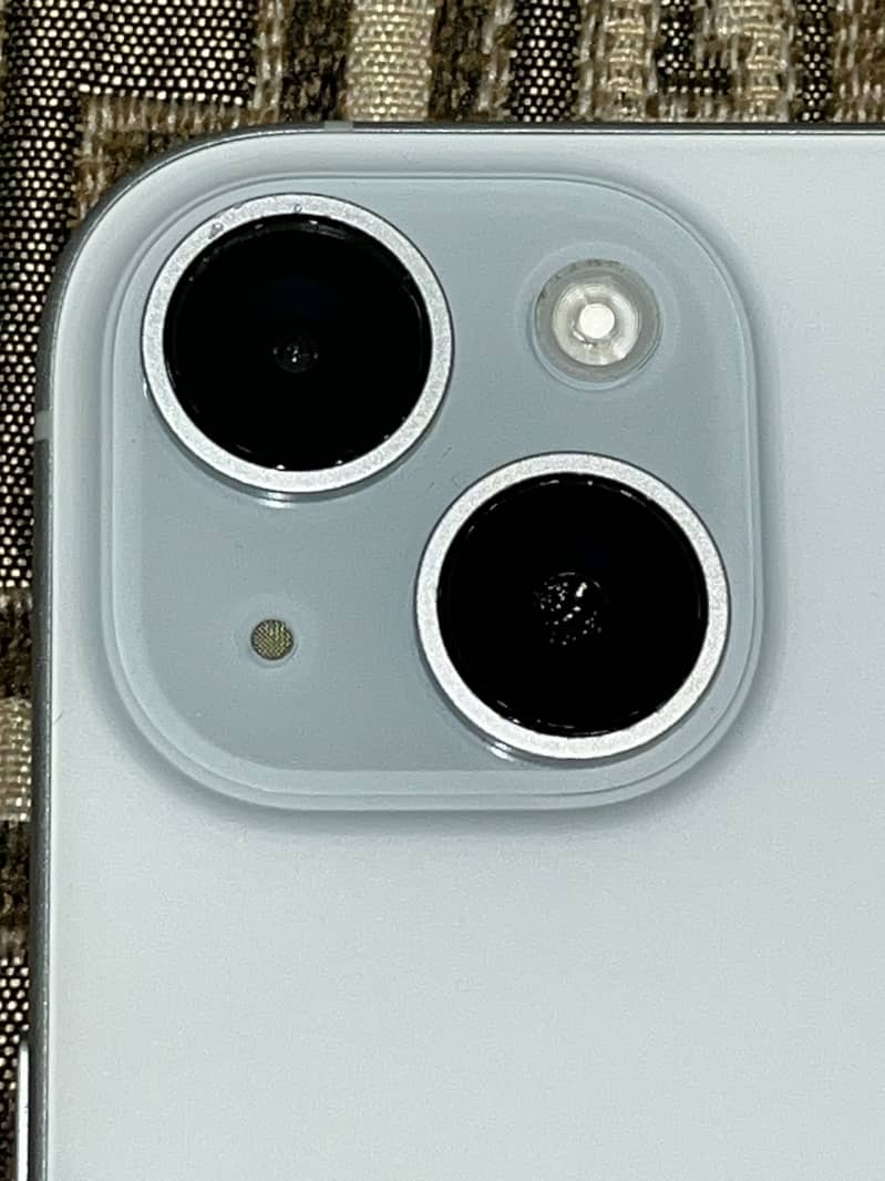 Apple iPhone 15 4