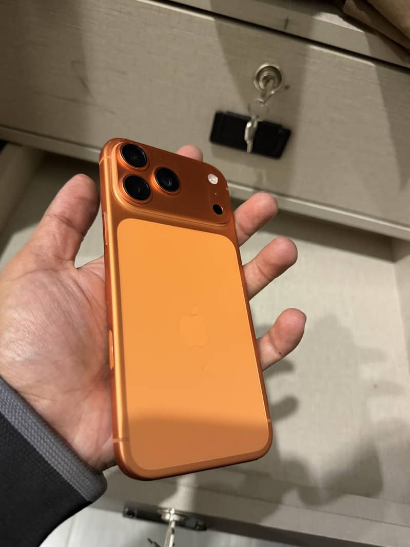 Apple iPhone 17 Pro Max 1
