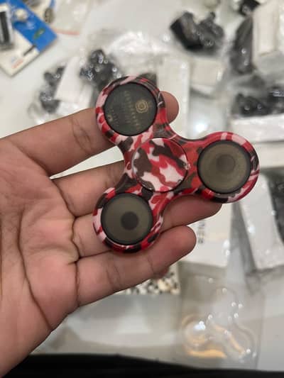 Imported spinners available different pattern 6 pcs available