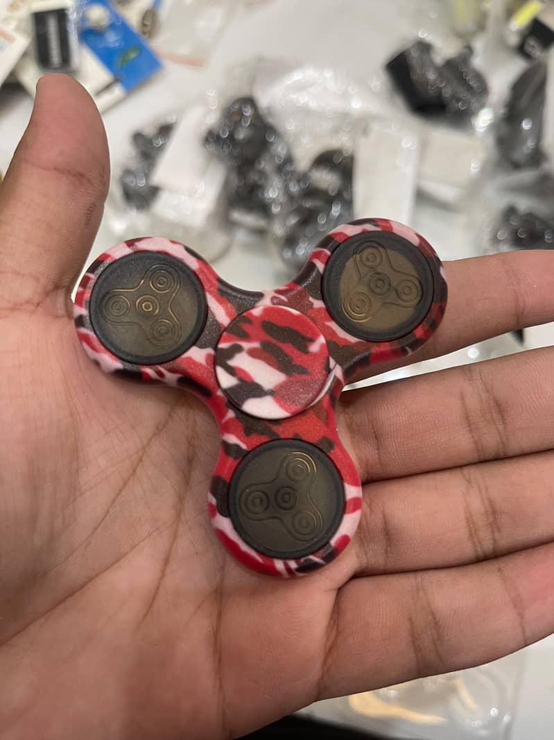 Imported spinners available different pattern 6 pcs available 3