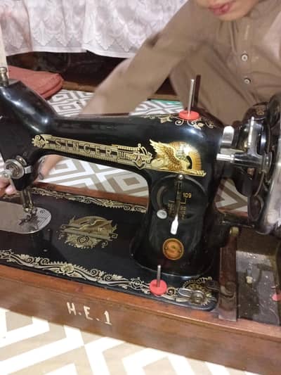 singer sewing machin  50 year old [03109609460)