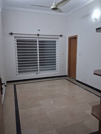 5 Marla Ground floor with Carparking