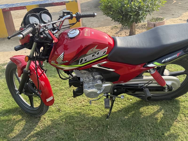 Honda CB125F 4