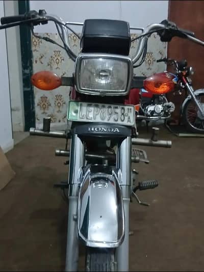 cd 70 2011 model good condition whatsap 03004185768