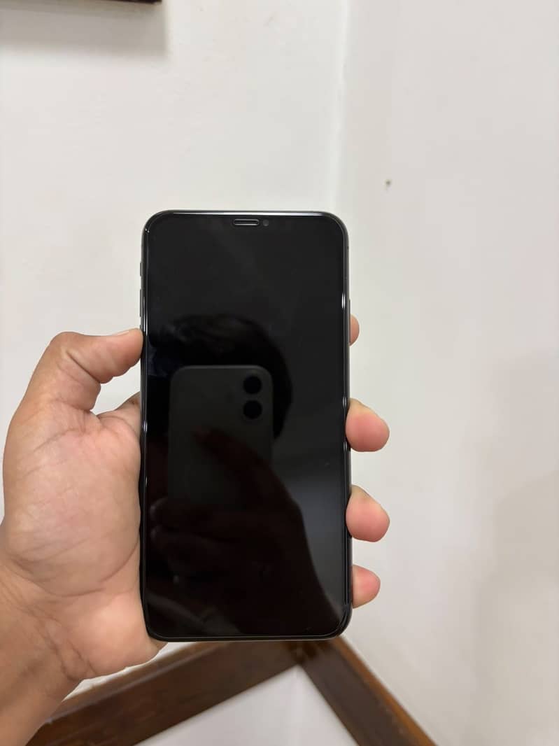 Apple iPhone XS Max 4