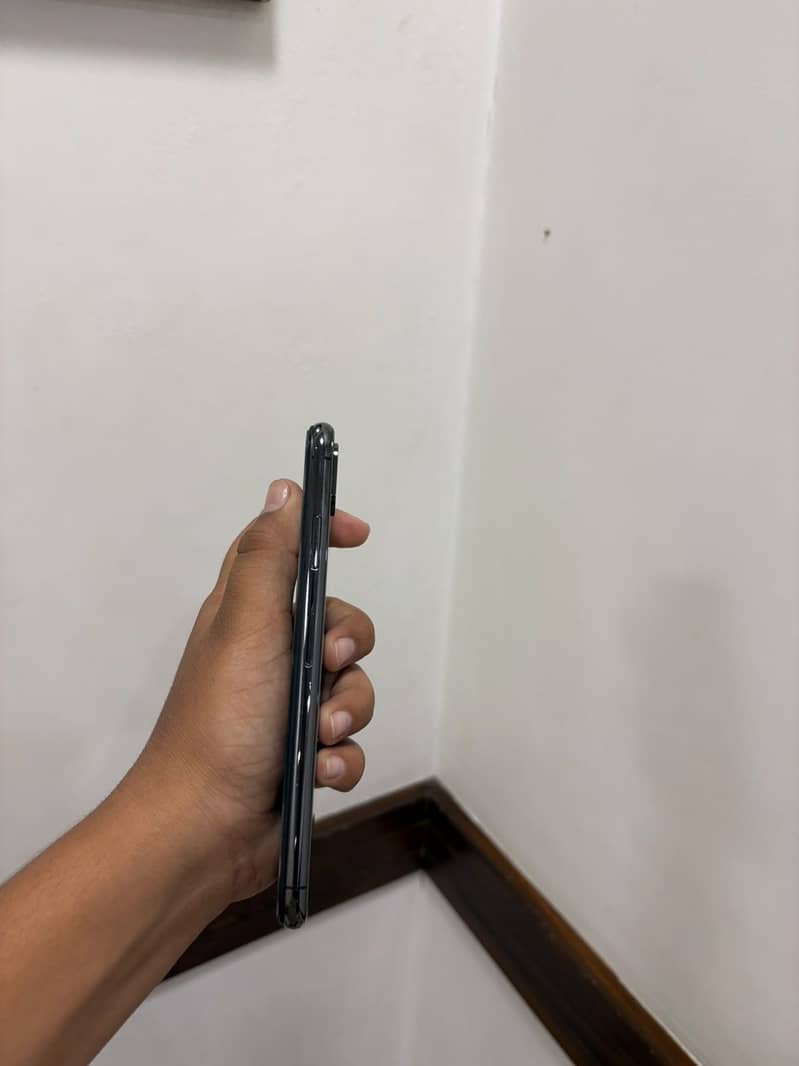 Apple iPhone XS Max 5