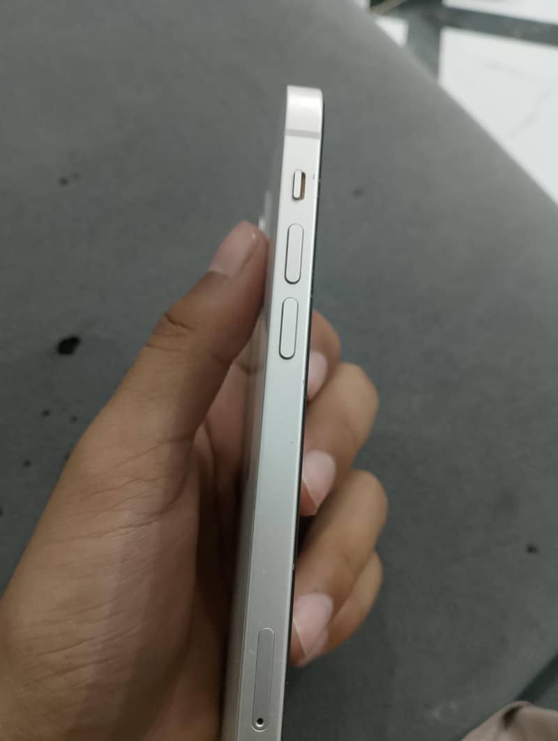 Apple iPhone 12 5